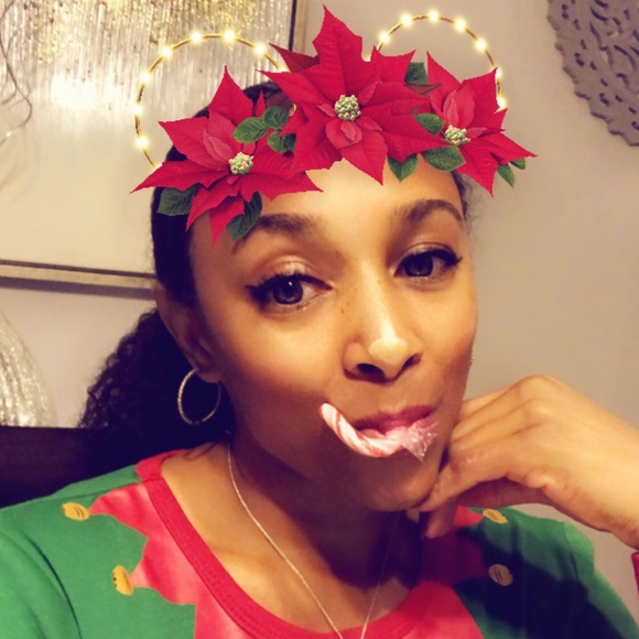 Meet your Posher, April - Picture 2 of 4